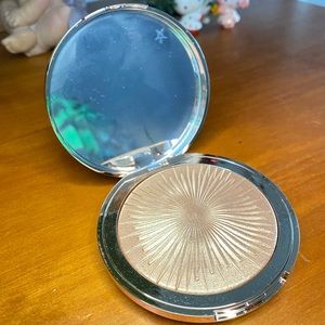 Charlotte Tilbury Magic Star Highlighter